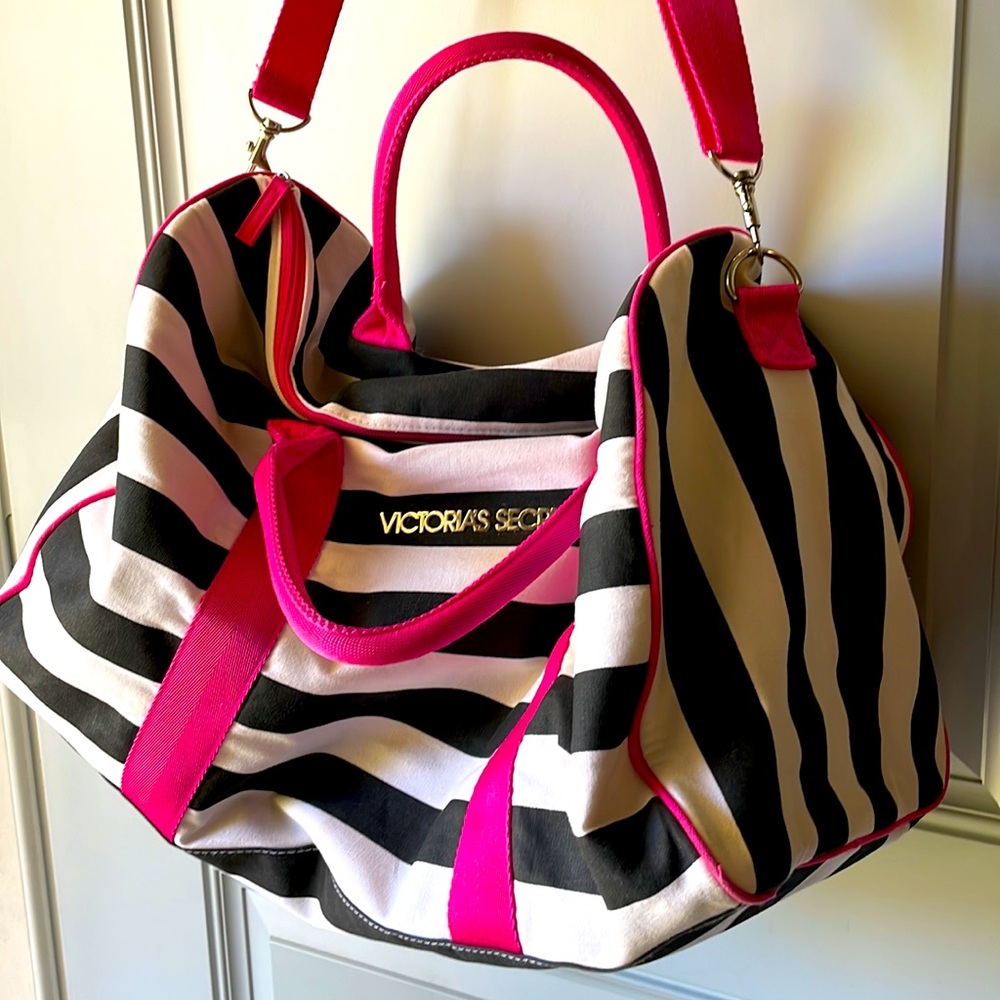 Victoria’s Secret large travel gym bag - Picture 2 of 14
